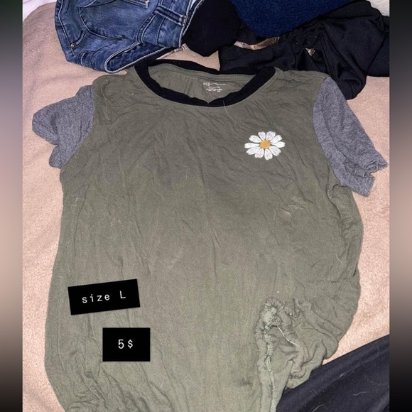 clothing prices on pic - Picture 2 of 12